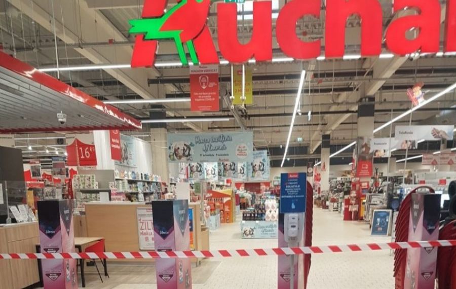 50 de magazine Auchan, amendate de ANPC cu 750.000 de lei; 14 dintre ele au fost închise temporar