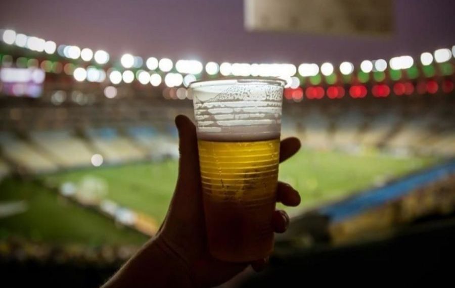 Berea cu alcool, INTERZISĂ la Cupa Mondială. Unul dintre sponsorii competiției este un mare producător de BERE 