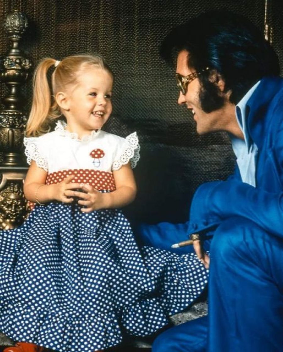 OMAGII pentru Lisa Marie Presley: "Este în pace în braţele tatălui" 
