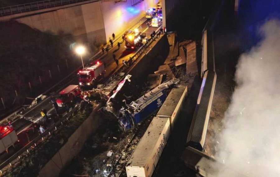 UPDATE. CARNAGIU în Grecia. Cel puțin 36 de morți și 85 de răniți în urma coliziunii a două trenuri