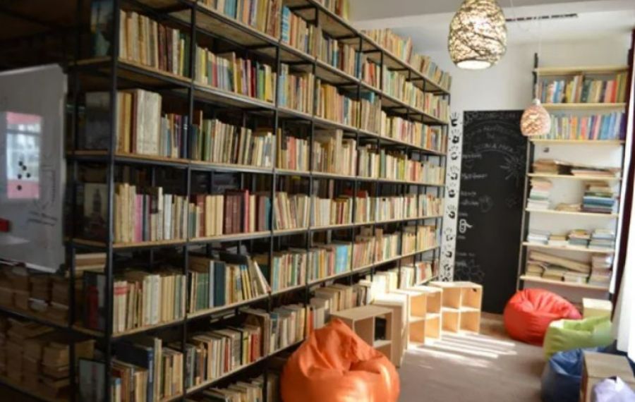 România are din ce în ce mai PUȚINE biblioteci școlare. Proiect al Organizației Salvați Copiii