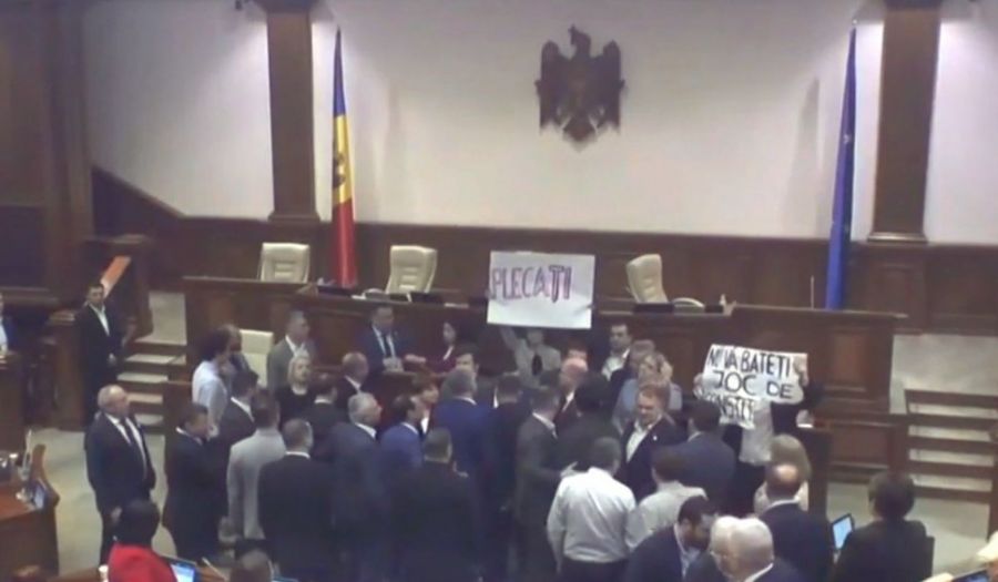 Îmbrânceli în Parlamentul de la Chișinău pe tema LIMBII ROMÂNE